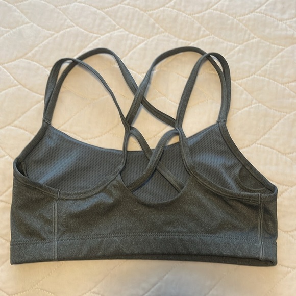 Nike Gray Strappy Sports Bra sz M - Picture 2 of 3